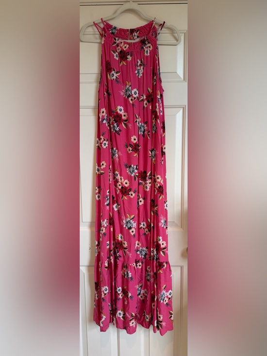 LOFT Dresses & Skirts - Loft Plus Zinnia Maxi Dress Size 16 EUC
Bright Pink Floral